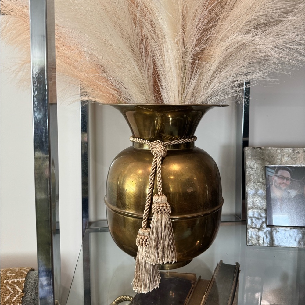 Large vintage brass spittoon style pot with tassel rope - Picture 3 of 12